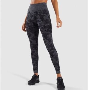 NWT Gymshark Seamless Camo Leggings size Large